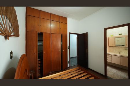 Casa à venda com 300m², 5 quartos e 4 vagasQuarto Suíte