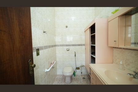 Casa à venda com 300m², 5 quartos e 4 vagasBanheiro da Suíte