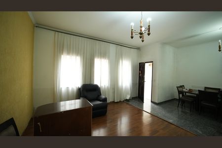 Casa à venda com 300m², 5 quartos e 4 vagasSala