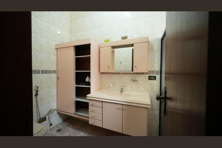 Casa à venda com 300m², 5 quartos e 4 vagasBanheiro da Suíte