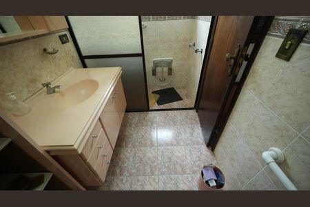 Casa à venda com 300m², 5 quartos e 4 vagasBanheiro da Suíte