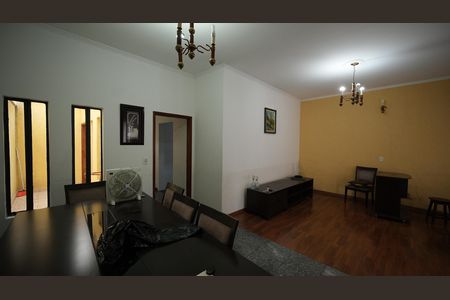 Casa à venda com 300m², 5 quartos e 4 vagasSala