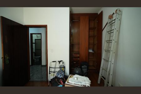 Casa à venda com 300m², 5 quartos e 4 vagasQuarto 2