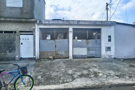 Casa para alugar com 70m², 2 quartos e 3 vagas Casa para alugar com 70m², 2 quartos e 3 vagasFachada