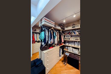 Apartamento à venda com 140m², 3 quartos e 4 vagasCloset