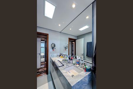 Apartamento à venda com 140m², 3 quartos e 4 vagasBanheiro da Suíte