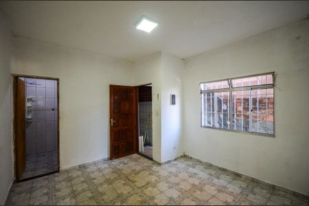 Sala de casa para alugar com 2 quartos, 140m² em Jardim Santa Lucrecia, São Paulo