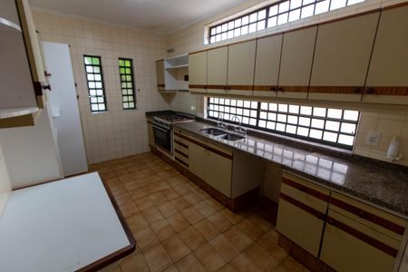 Casa de condomínio para alugar com 325m², 4 quartos e 4 vagasCOZINHA