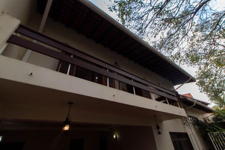 Casa de condomínio para alugar com 325m², 4 quartos e 4 vagasÁREA EXTERNA FRENTE FACHADA