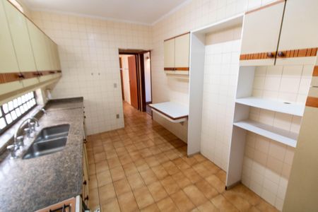 Casa de condomínio para alugar com 325m², 4 quartos e 4 vagasCOZINHA