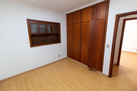 Casa de condomínio para alugar com 325m², 4 quartos e 4 vagasQUARTO 4