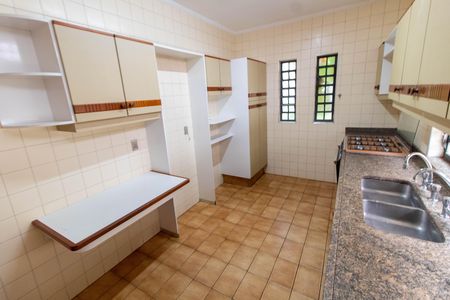 Casa de condomínio para alugar com 325m², 4 quartos e 4 vagasCOZINHA