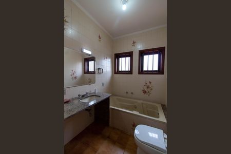 Casa de condomínio para alugar com 325m², 4 quartos e 4 vagasBANHEIRO DA SUITE 1