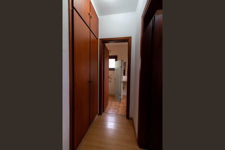 Casa de condomínio para alugar com 325m², 4 quartos e 4 vagasCLOSET