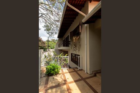 Casa de condomínio para alugar com 325m², 4 quartos e 4 vagasÁREA EXTERNA FRENTE
