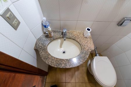 Casa de condomínio para alugar com 325m², 4 quartos e 4 vagasLAVABO
