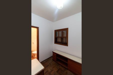 Casa de condomínio para alugar com 325m², 4 quartos e 4 vagasQUARTO DA ÁREA DE SERVIÇO