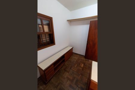 Casa de condomínio para alugar com 325m², 4 quartos e 4 vagasQUARTO DA ÁREA DE SERVIÇO