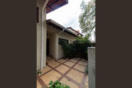 Casa de condomínio para alugar com 325m², 4 quartos e 4 vagasÁREA EXTERNA FRENTE