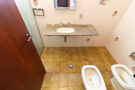 Casa de condomínio para alugar com 325m², 4 quartos e 4 vagasBANHEIRO DA SUITE 2