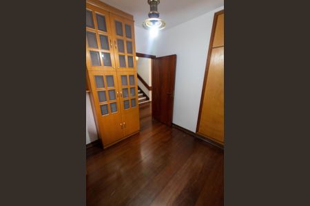 Casa de condomínio para alugar com 325m², 4 quartos e 4 vagasESCRITÓRIO
