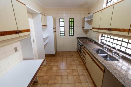 Casa de condomínio para alugar com 325m², 4 quartos e 4 vagasCOZINHA