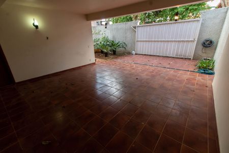 Casa de condomínio para alugar com 325m², 4 quartos e 4 vagasGARAGEM