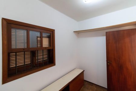 Casa de condomínio para alugar com 325m², 4 quartos e 4 vagasQUARTO DA ÁREA DE SERVIÇO