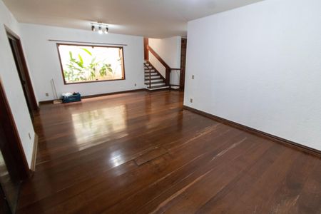 Casa de condomínio para alugar com 325m², 4 quartos e 4 vagasSALA DE ESTAR