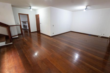 Casa de condomínio para alugar com 325m², 4 quartos e 4 vagasSALA DE ESTAR