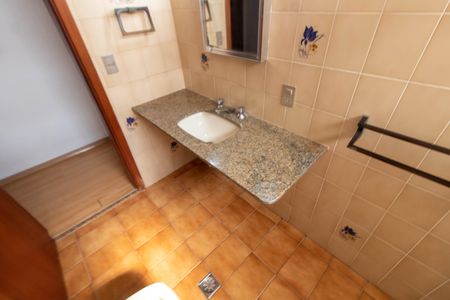 Casa de condomínio para alugar com 325m², 4 quartos e 4 vagasBANHEIRO SOCIAL