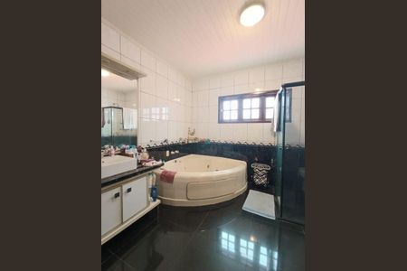 Casa para alugar com 248m², 3 quartos e 7 vagas Casa para alugar com 248m², 3 quartos e 7 vagasBanheiro 1