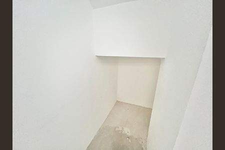 Apartamento à venda com 81m², 1 quarto e sem vaga Apartamento à venda com 81m², 1 quarto e sem vagaEscada