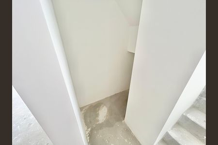 Apartamento à venda com 81m², 1 quarto e sem vaga Apartamento à venda com 81m², 1 quarto e sem vagaEscada