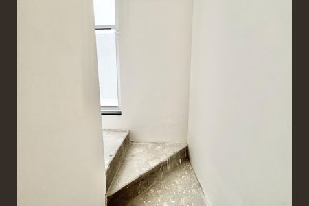 Apartamento à venda com 81m², 1 quarto e sem vaga Apartamento à venda com 81m², 1 quarto e sem vagaEscada
