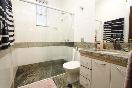Casa para alugar com 360m², 5 quartos e 3 vagasBanheiro do Quarto 2