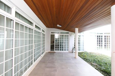 Casa para alugar com 360m², 5 quartos e 3 vagasVaranda
