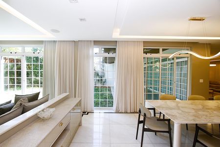 Casa para alugar com 360m², 5 quartos e 3 vagasSala