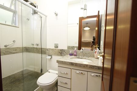 Casa para alugar com 360m², 5 quartos e 3 vagasBanheiro do Quarto 4