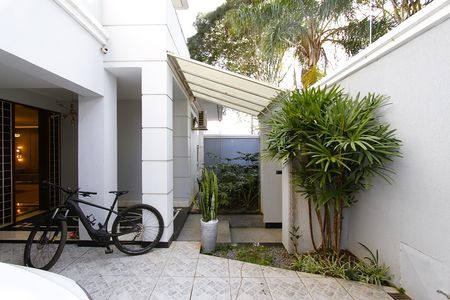 Casa para alugar com 360m², 5 quartos e 3 vagasEntrada