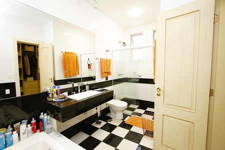 Casa para alugar com 360m², 5 quartos e 3 vagasBanheiro do Quarto 1