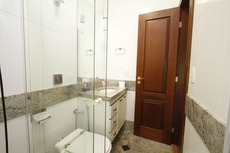Casa para alugar com 360m², 5 quartos e 3 vagasBanheiro do Quarto 4