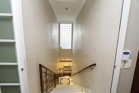 Casa para alugar com 360m², 5 quartos e 3 vagasEscada