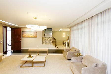 Casa para alugar com 360m², 5 quartos e 3 vagasSala