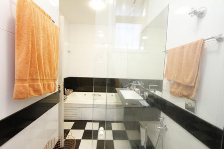 Casa para alugar com 360m², 5 quartos e 3 vagasBanheiro do Quarto 1