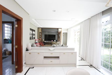 Casa para alugar com 360m², 5 quartos e 3 vagassala