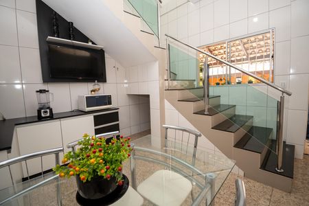 Casa à venda com 294m², 4 quartos e 10 vagas Casa à venda com 294m², 4 quartos e 10 vagasCozinha