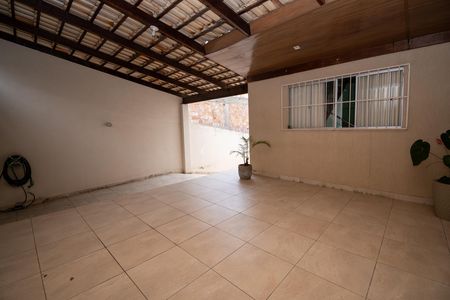 Casa à venda com 294m², 4 quartos e 10 vagas Casa à venda com 294m², 4 quartos e 10 vagasGaragem