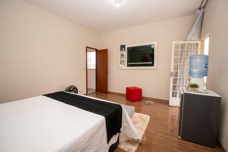 Casa à venda com 294m², 4 quartos e 10 vagas Casa à venda com 294m², 4 quartos e 10 vagasQuarto Suíte