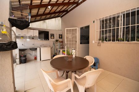 Casa à venda com 294m², 4 quartos e 10 vagas Casa à venda com 294m², 4 quartos e 10 vagasÁrea de Serviço